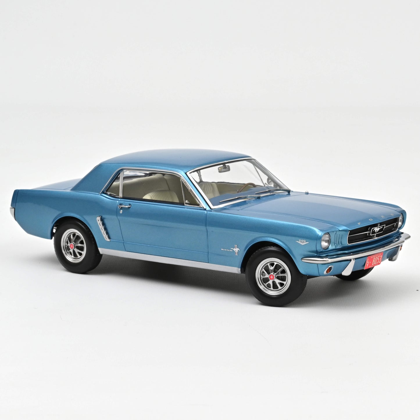 Macheta auto Ford Mustang Hardtop Coupe (1965) 1:18 Norev