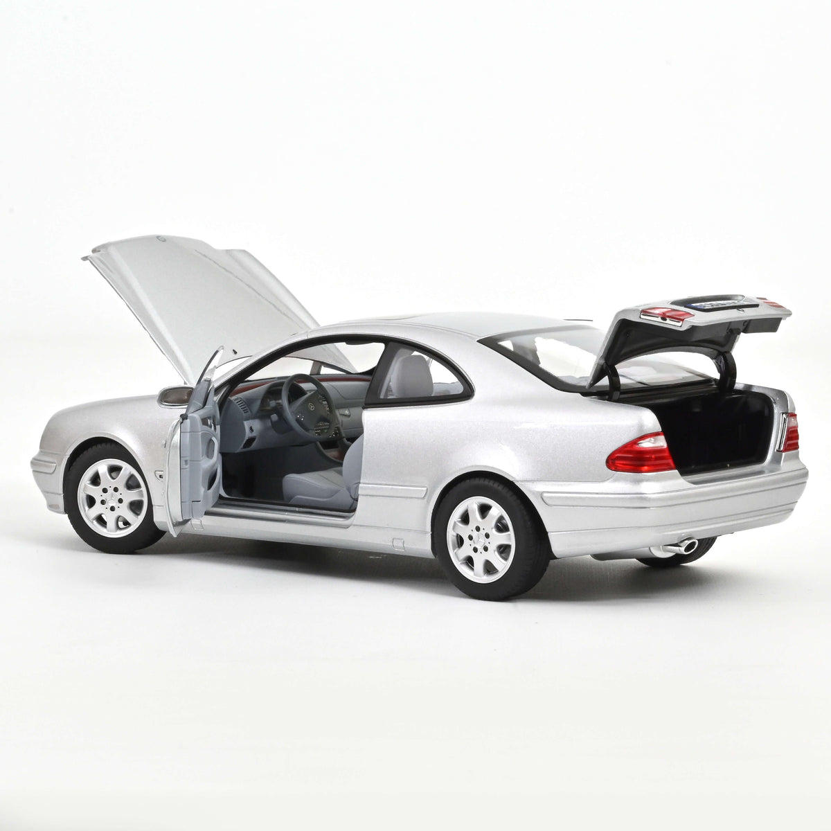 Macheta auto Mercedes-Benz CLK-Class 2000 Brillant Silver 1:18 Norev