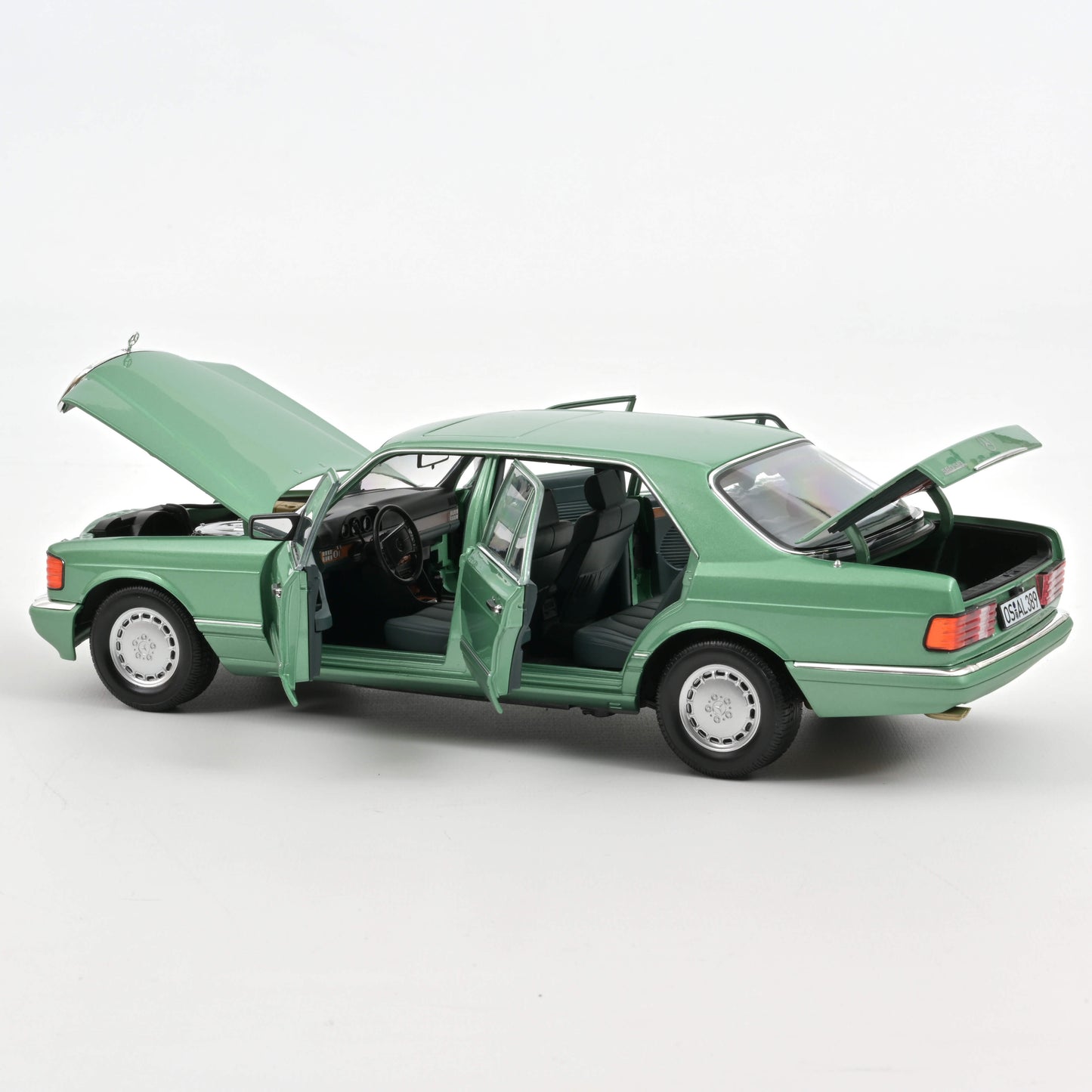 Macheta auto Mercedes-Benz 560 SEL (1991) 1:18 Norev