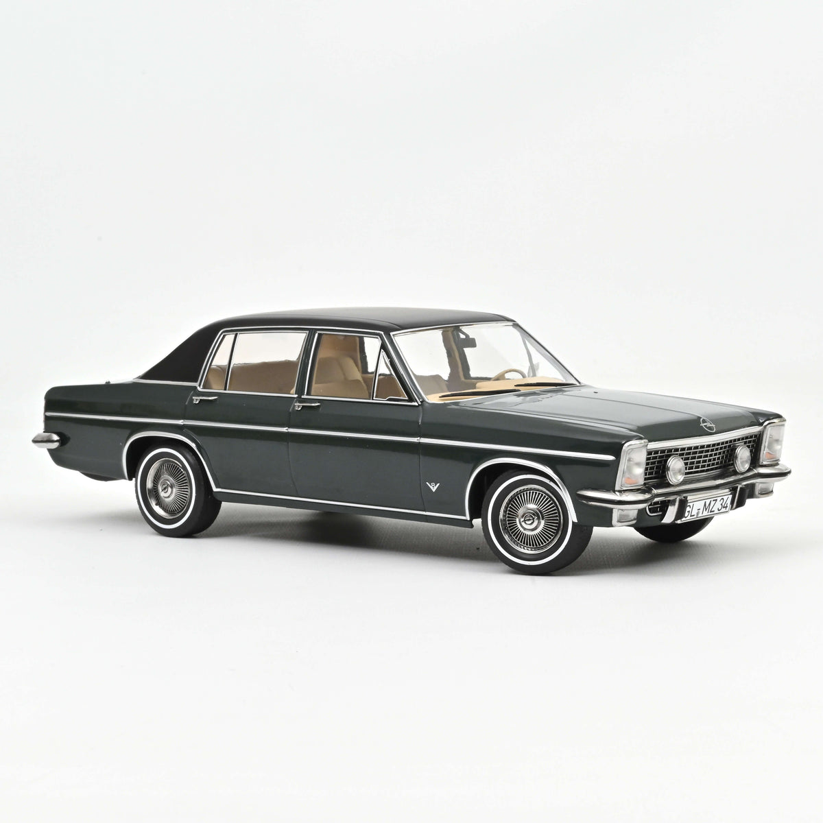 Macheta auto Opel Diplomat V8 1969 Cedar Green 1:18 Norev