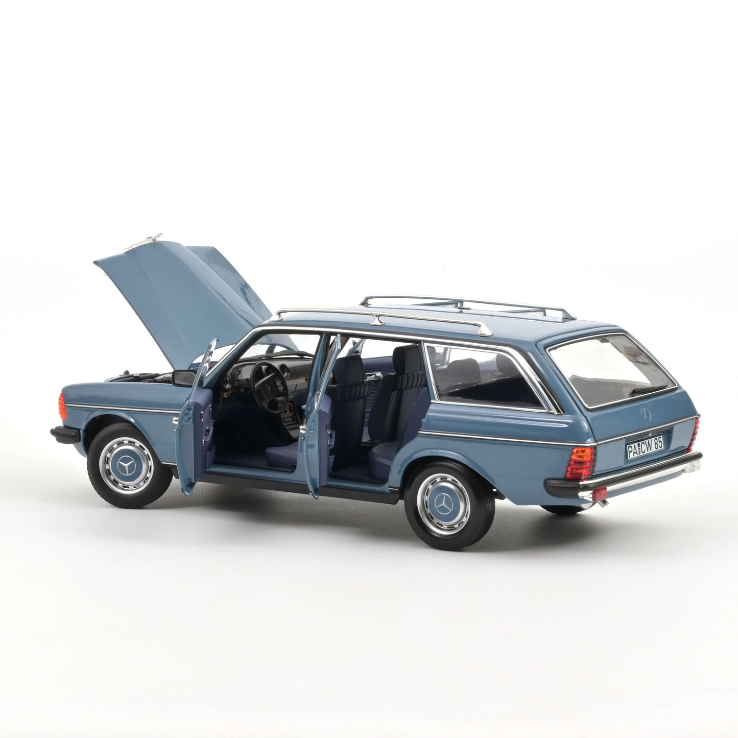 Macheta auto Mercedes-Benz 200 T (1980) 1:18 Norev