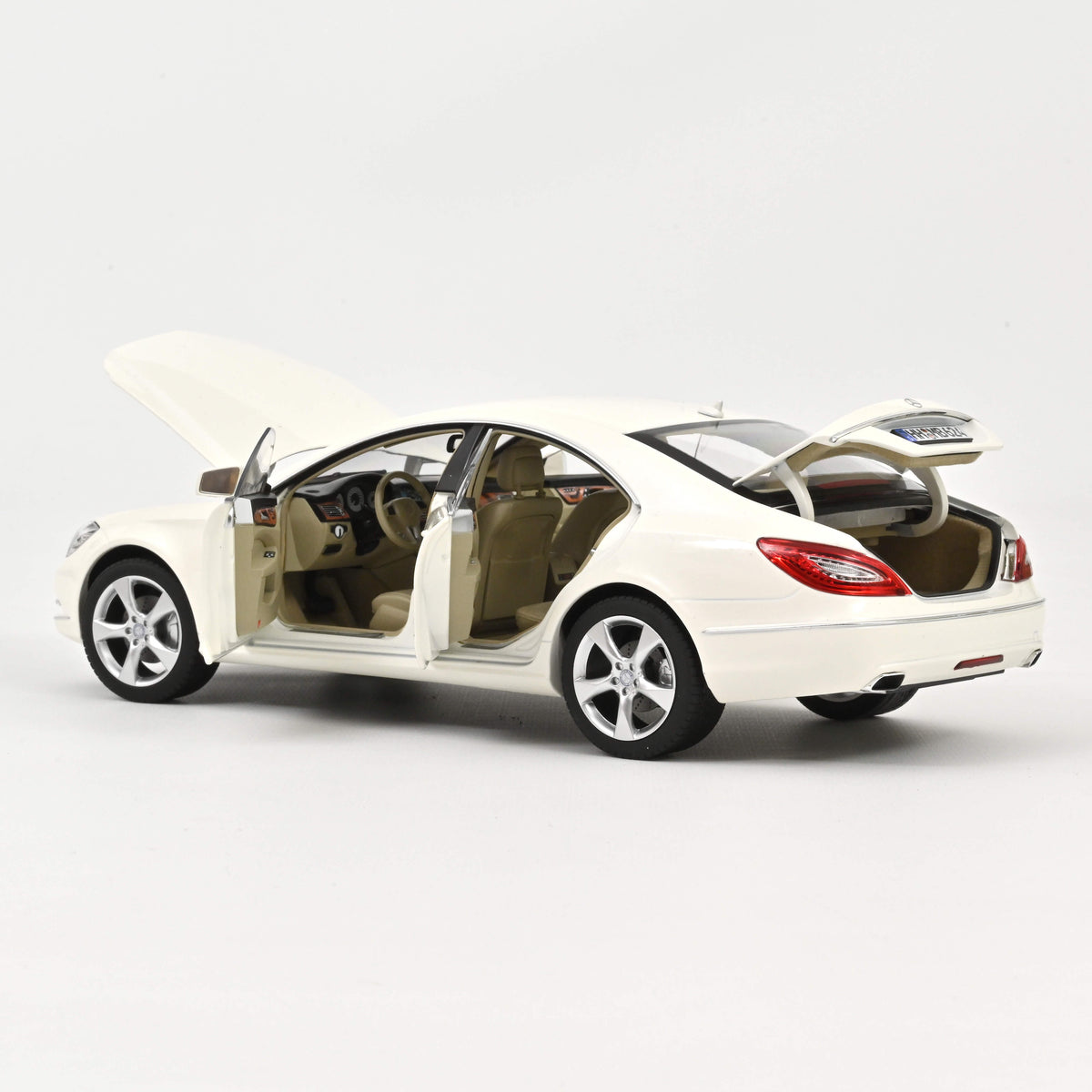 Macheta auto Mercedes-Benz CLS Coupe 2011 Brillant White metallic  1:18 Norev