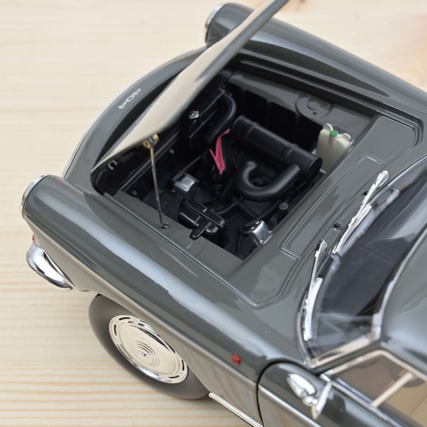 Macheta auto Peugeot 404 Coupe (1967) 1:18 Norev