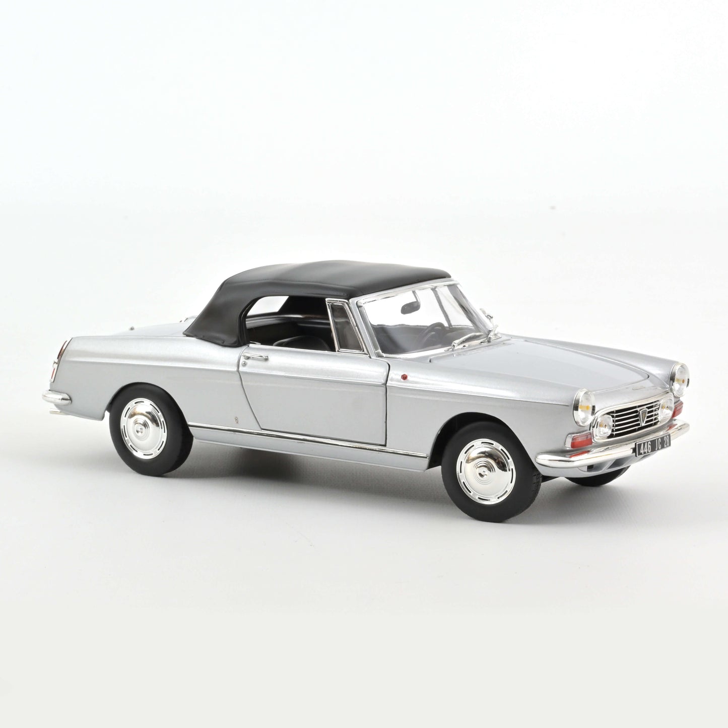 Macheta auto Peugeot 404 Cabriolet (1967) 1:18 Norev