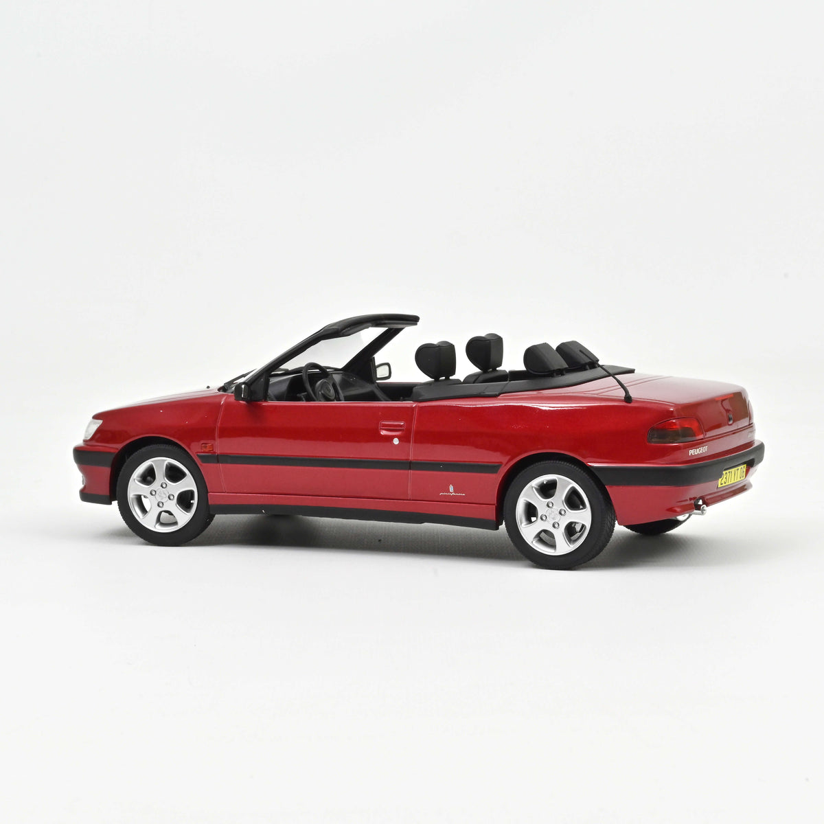 Macheta auto Peugeot 306 Cabriolet 1994 Diablo Red  1:18 Norev