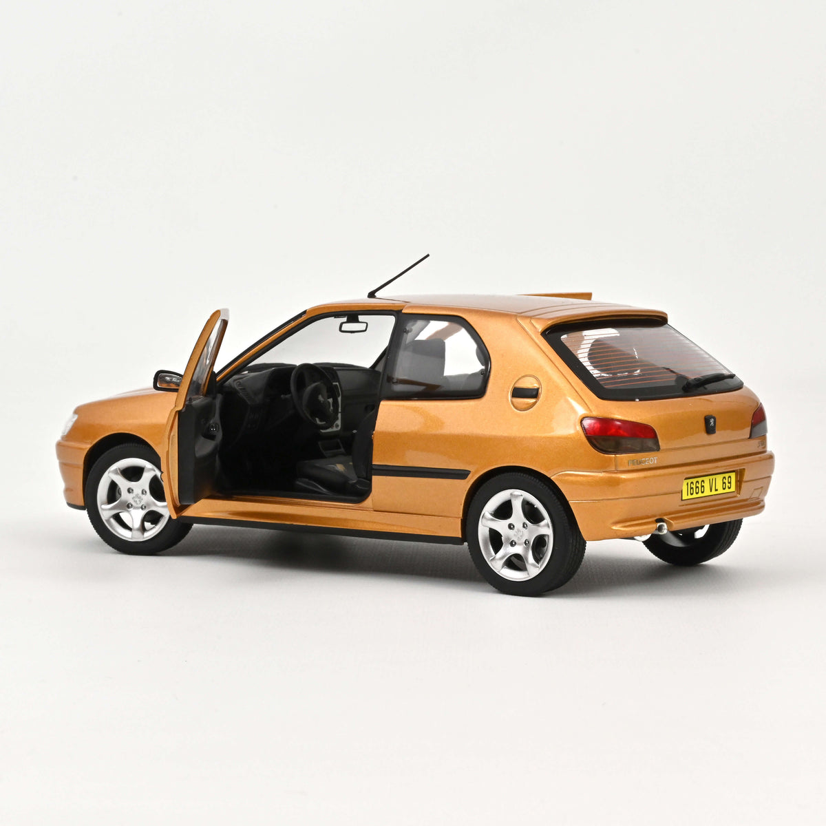 Macheta auto Peugeot 306 S16 1997 Blaze Yellow 1:18 Norev
