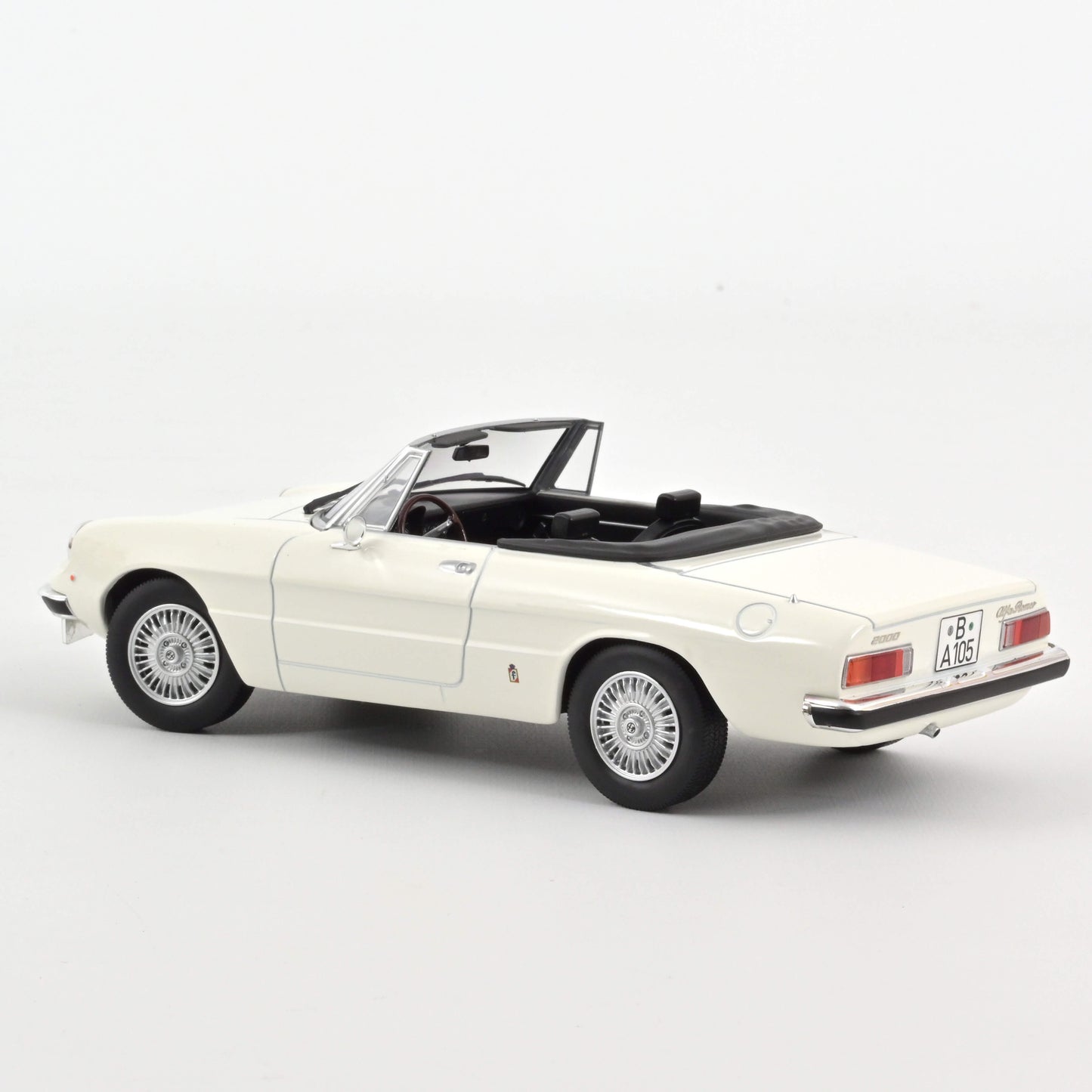 Macheta auto Alfa Romeo 2000 Spider (1978) 1:18 Norev