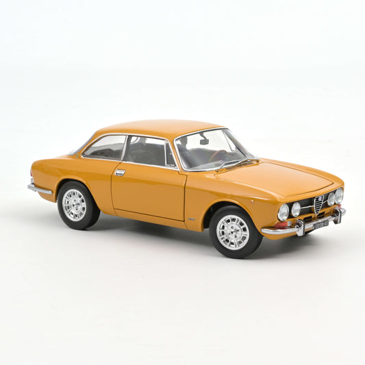 Macheta auto  Alfa Romeo 1750 GTV (1970) 1:18 Norev