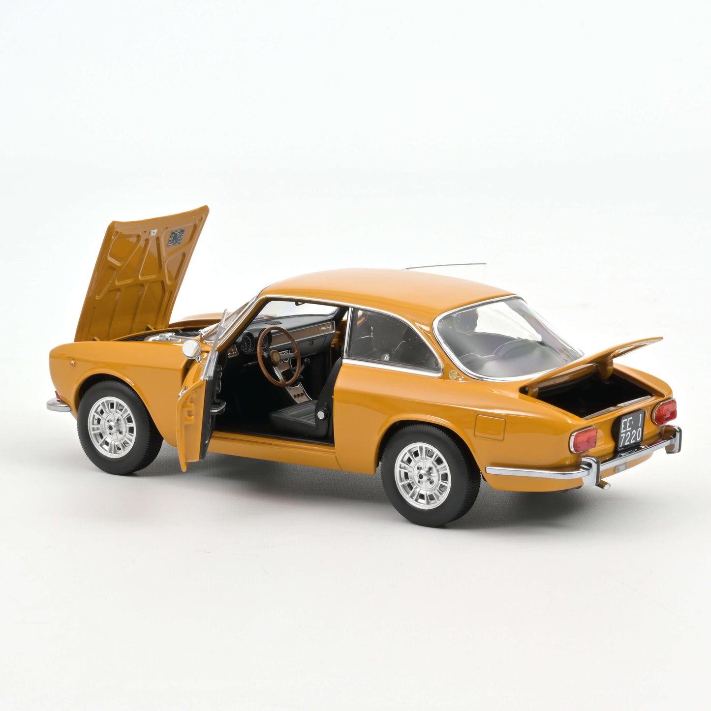 Macheta auto  Alfa Romeo 1750 GTV (1970) 1:18 Norev