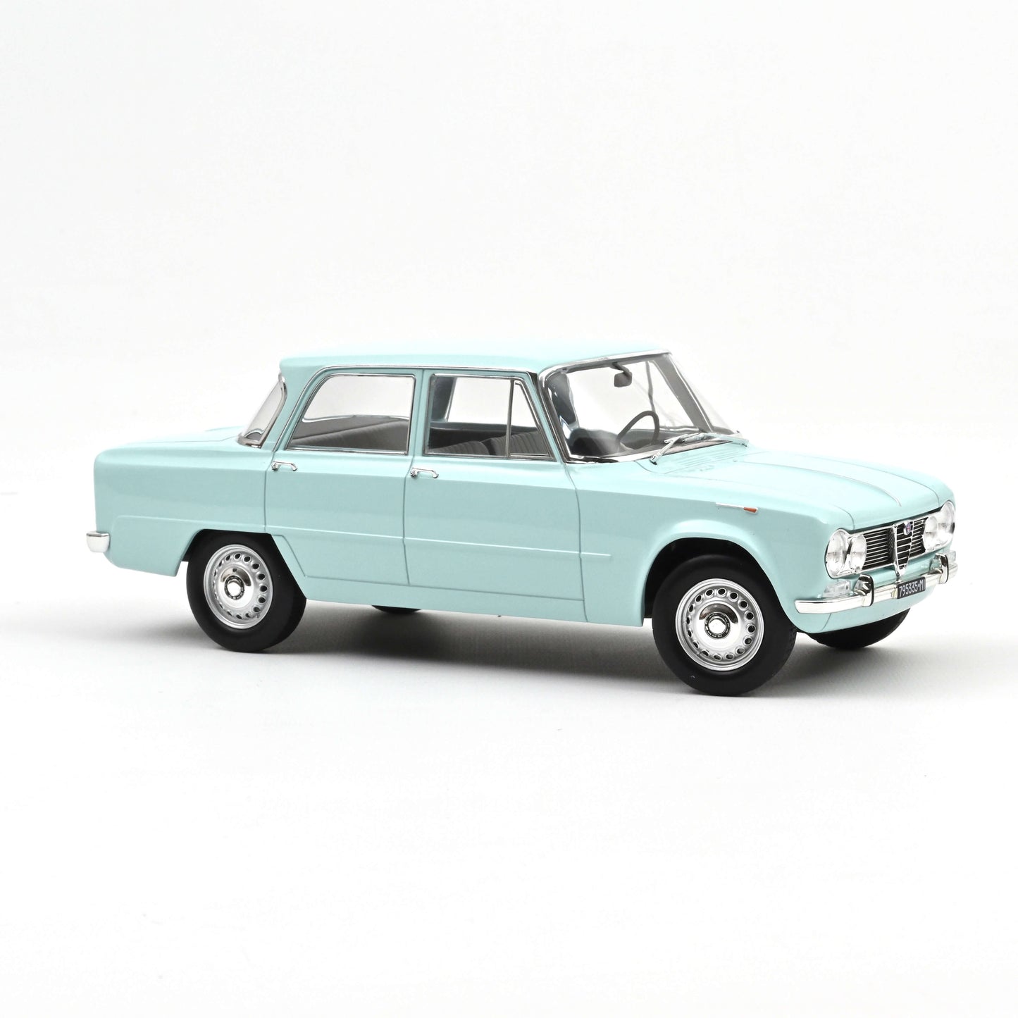 Macheta auto Alfa Romeo Giulia TI, Sky Blue, 1964 1:18 Norev