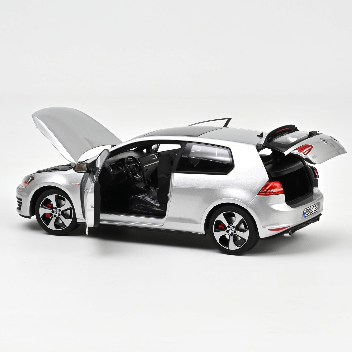 Macheta auto Volkswagen Golf GTI (2013) 1:18 Norev