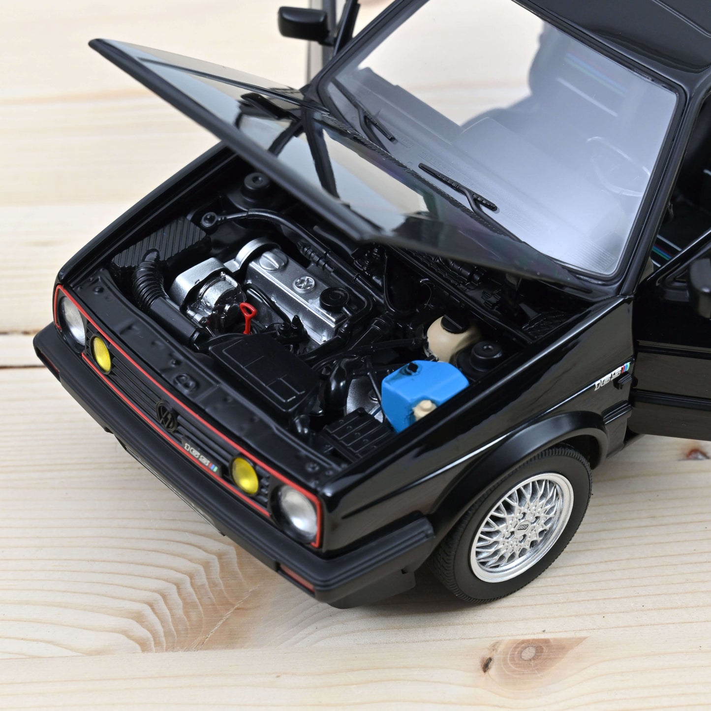 Macheta auto Volkswagen Golf GTI Match (1989) 1:18 Norev