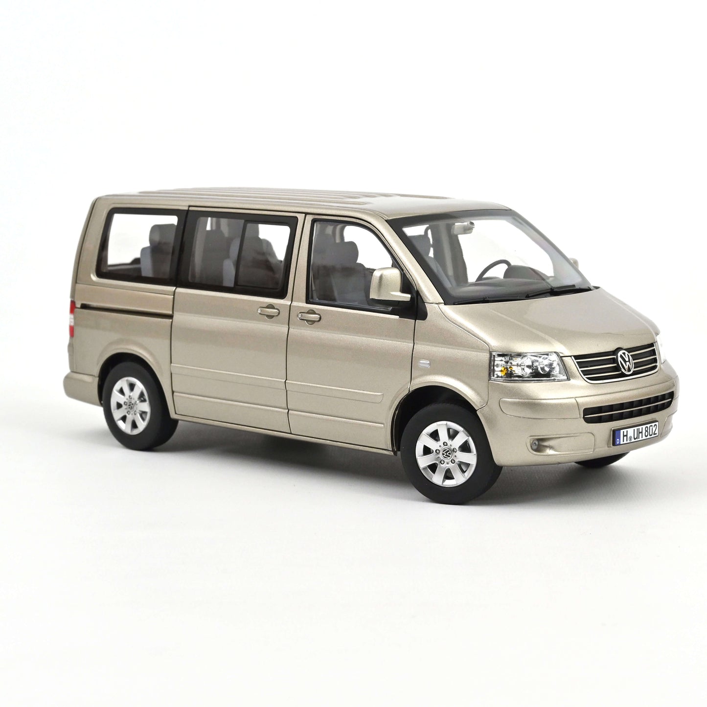 Macheta auto  Volkswagen Multivan 2003 Wheat Beige metallic 1:18 Norev