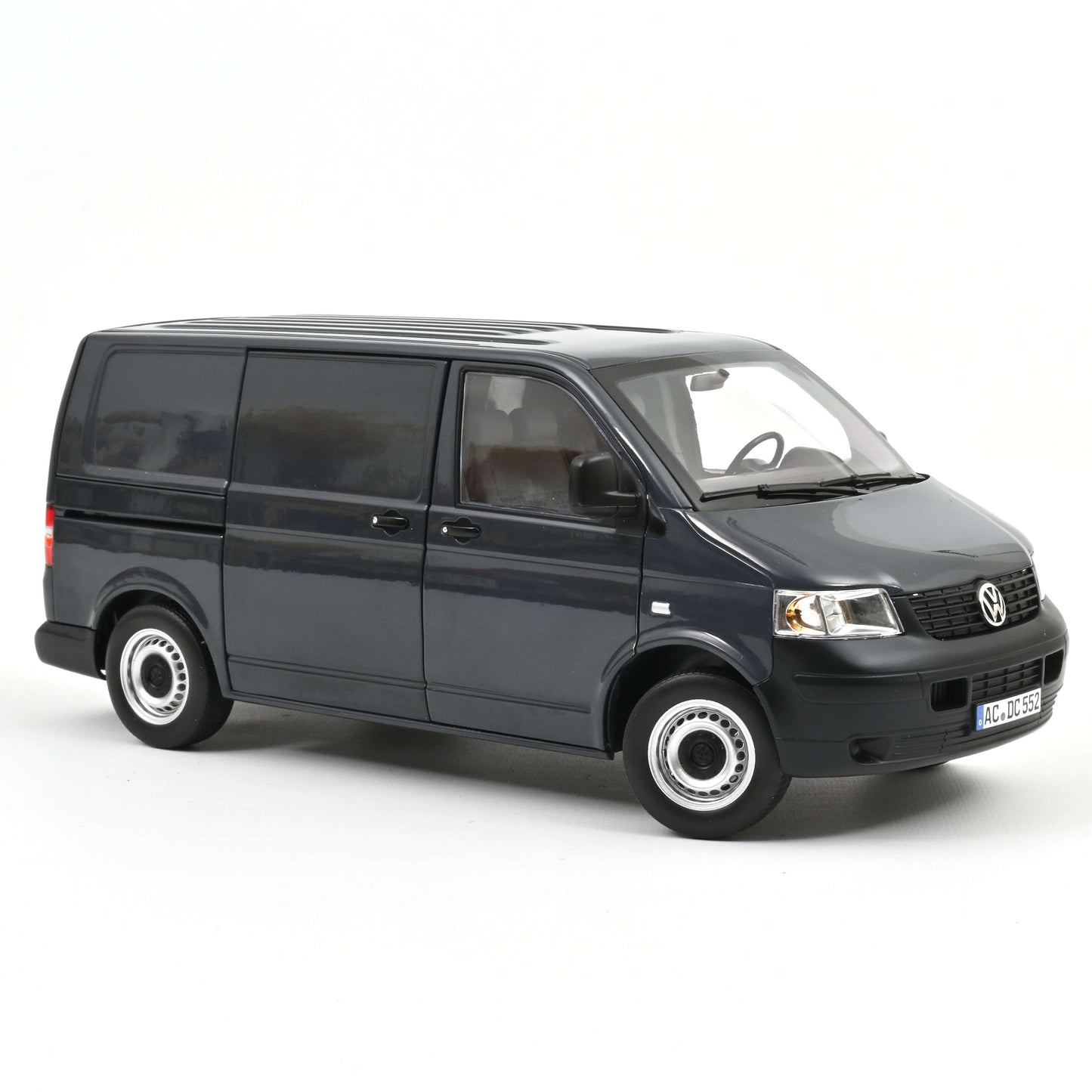Macheta auto Volkswagen Transporter, Anthracite Grey, 2003 1:18 Norev