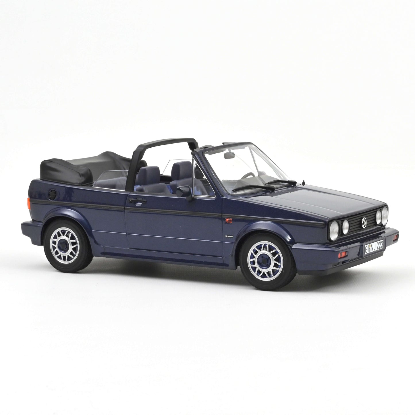 Macheta auto Volkswagen Golf Cabriolet Quartett, Inca Blue, 1992 1:18 Norev