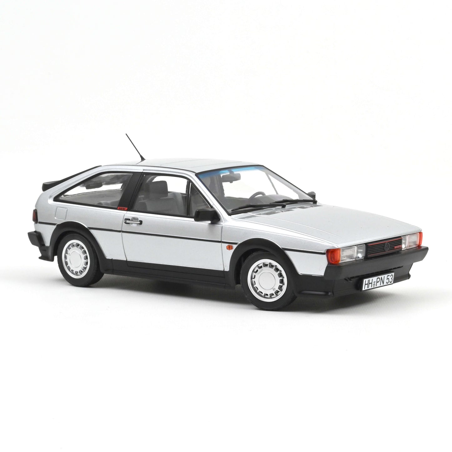 Macheta auto Volkswagen Scirocco GTX 16V, Flash Silver, 1988  1:18 Norev