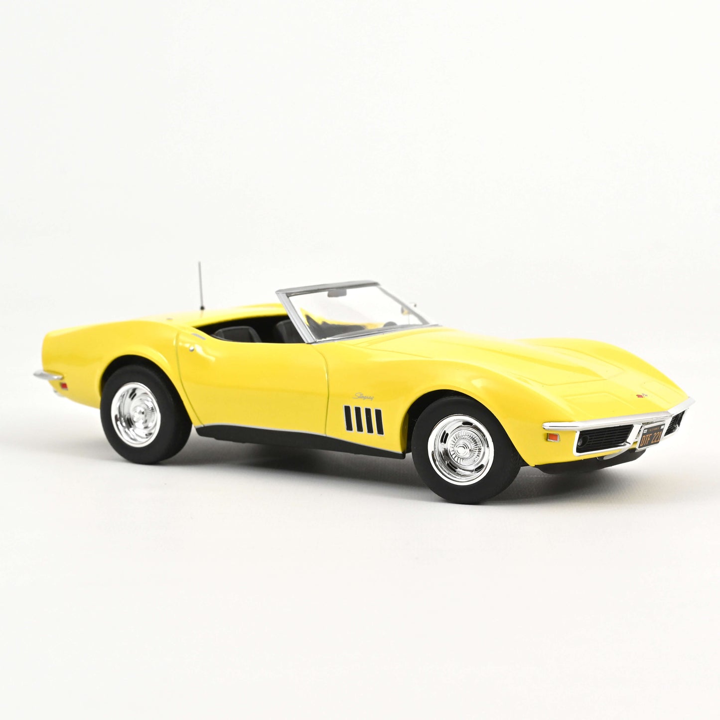 Macheta Chevrolet Corvette Convertible 1969 Daytona Yellow 1:18 Norev