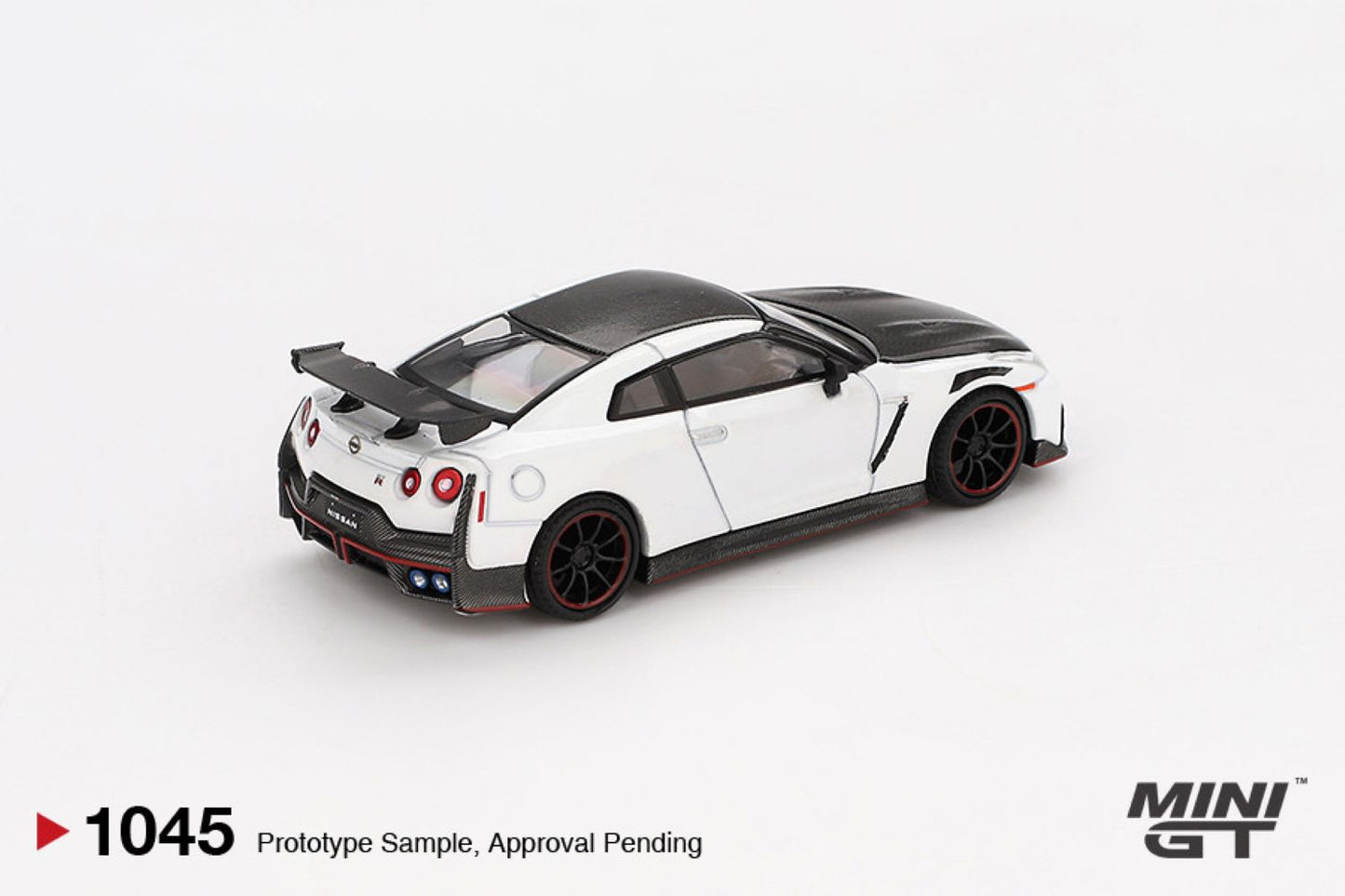 Macheta auto Nissan GT-R (35) Nismo, Brilliant White Pearl, 2024 (LHD) 1:64 MIniGT