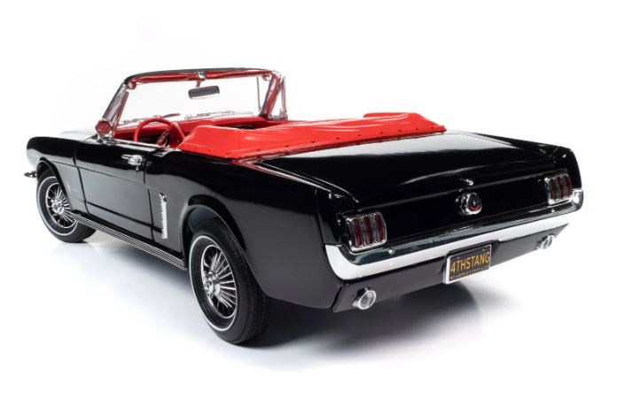 Ford Mustang Convertible (1964.5) model car 1:18 AutoWorld
