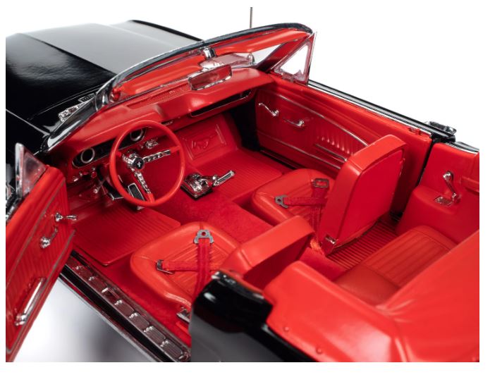 Ford Mustang Convertible (1964.5) model car 1:18 AutoWorld