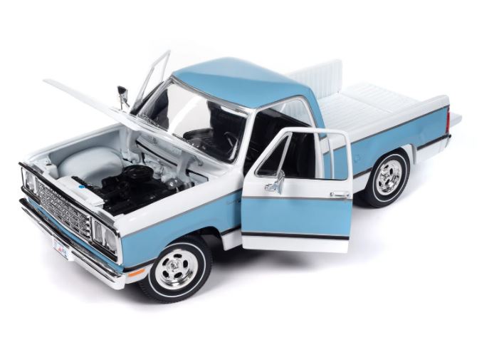 Macheta auto Dodge Adventurer Sweptline (1977) 1:18 AutoWorld