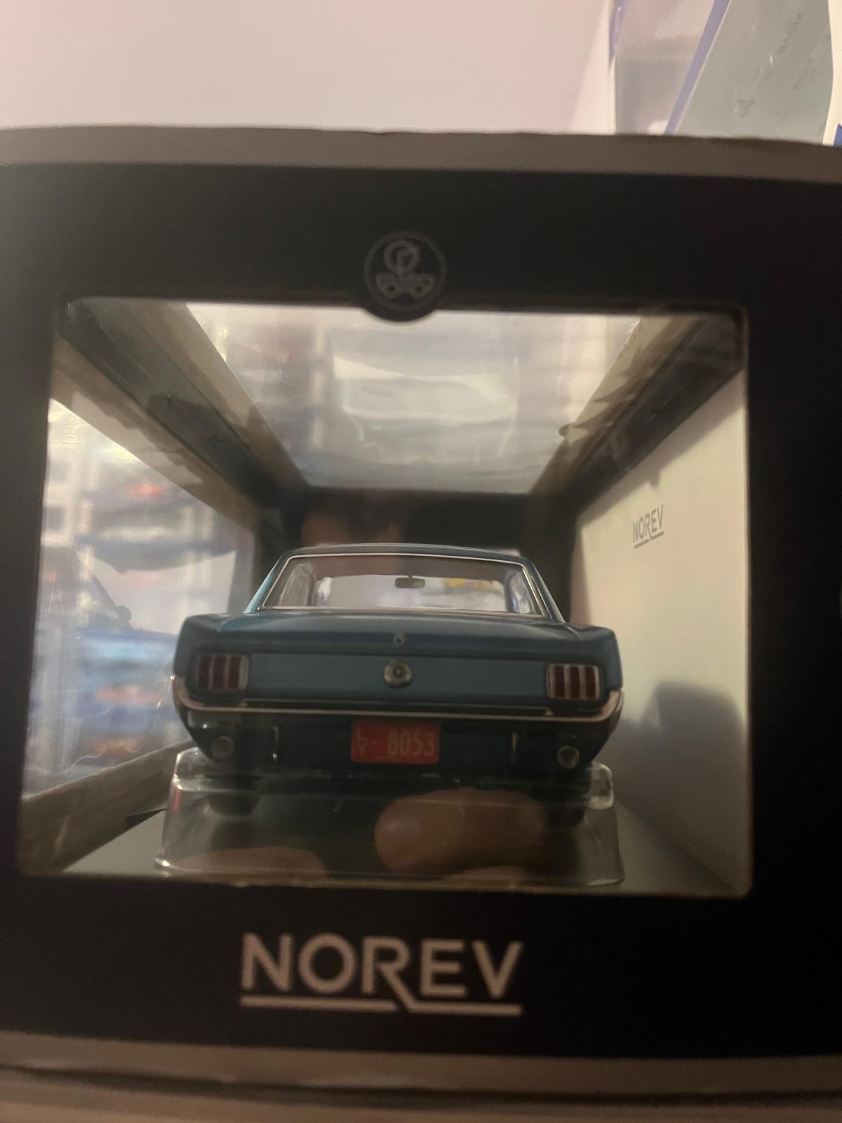 *Defecta Macheta auto Ford Mustang Hardtop Coupe (1965) 1:18 Norev  *Defecta