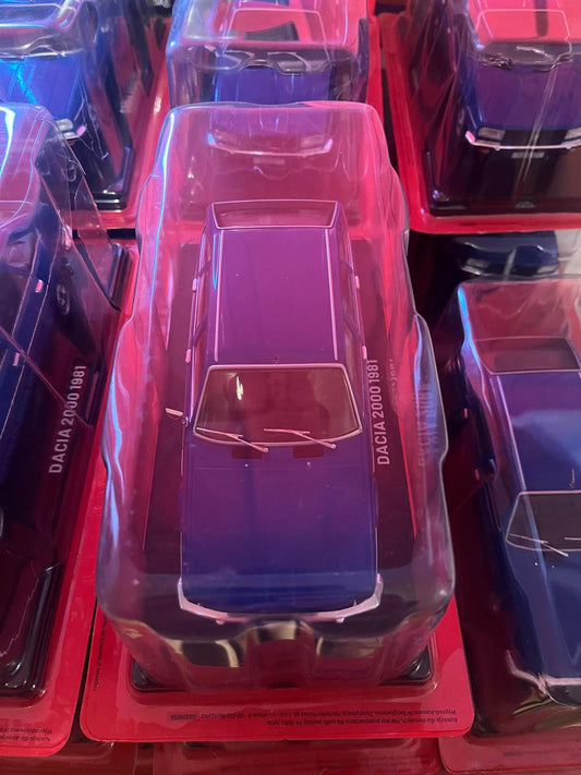 *Defecta Macheta auto Dacia 2000 (1981) 1:24 Hachette *Defecta