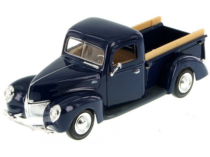 Saleen S7 (2004) 1:24 MotorMax model car