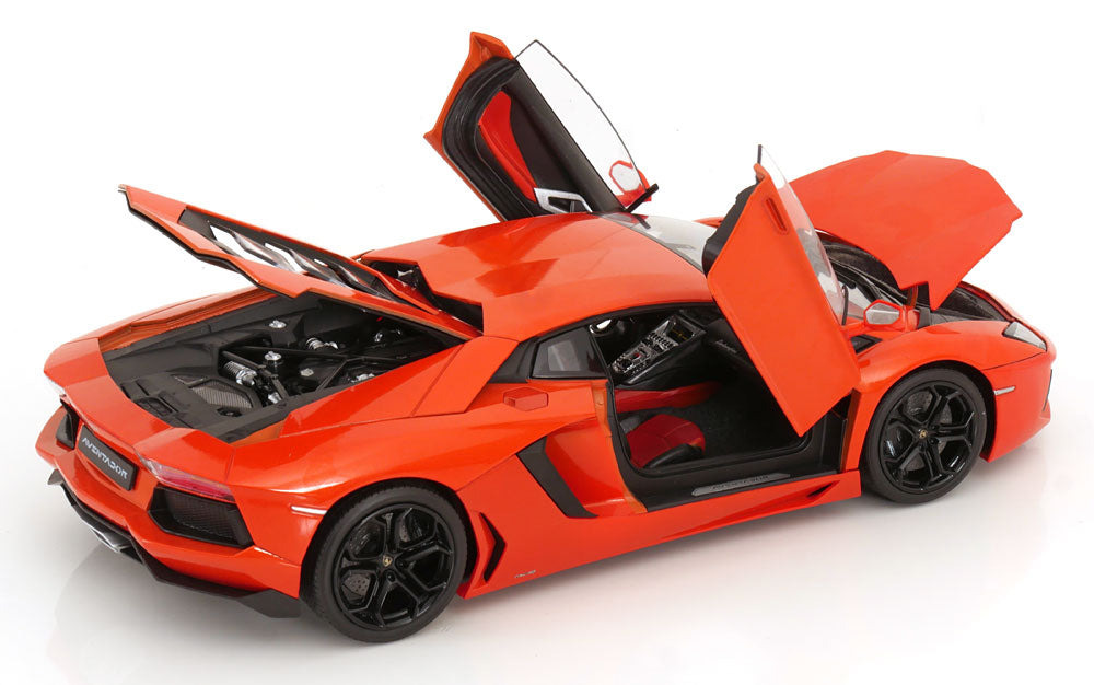 Macheta auto Lamborghini Aventador LP700-4 (2011) 1:18 Welly