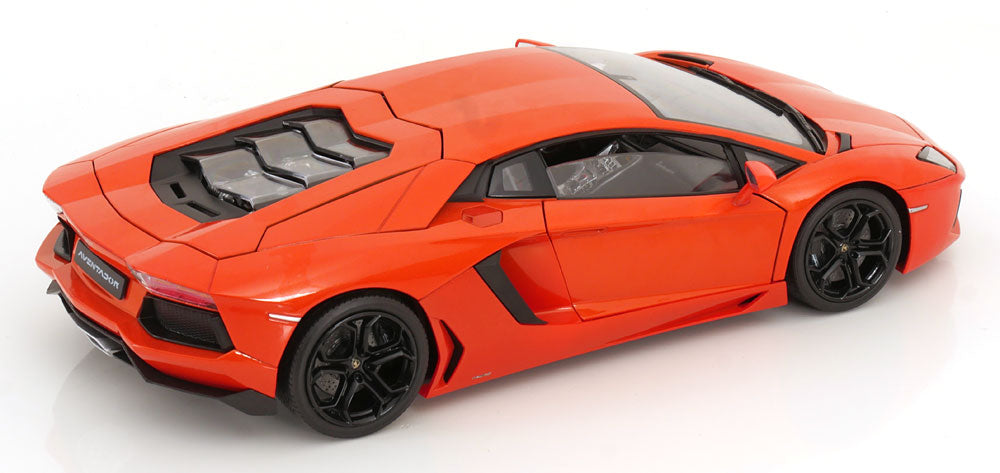 Macheta auto Lamborghini Aventador LP700-4 (2011) 1:18 Welly