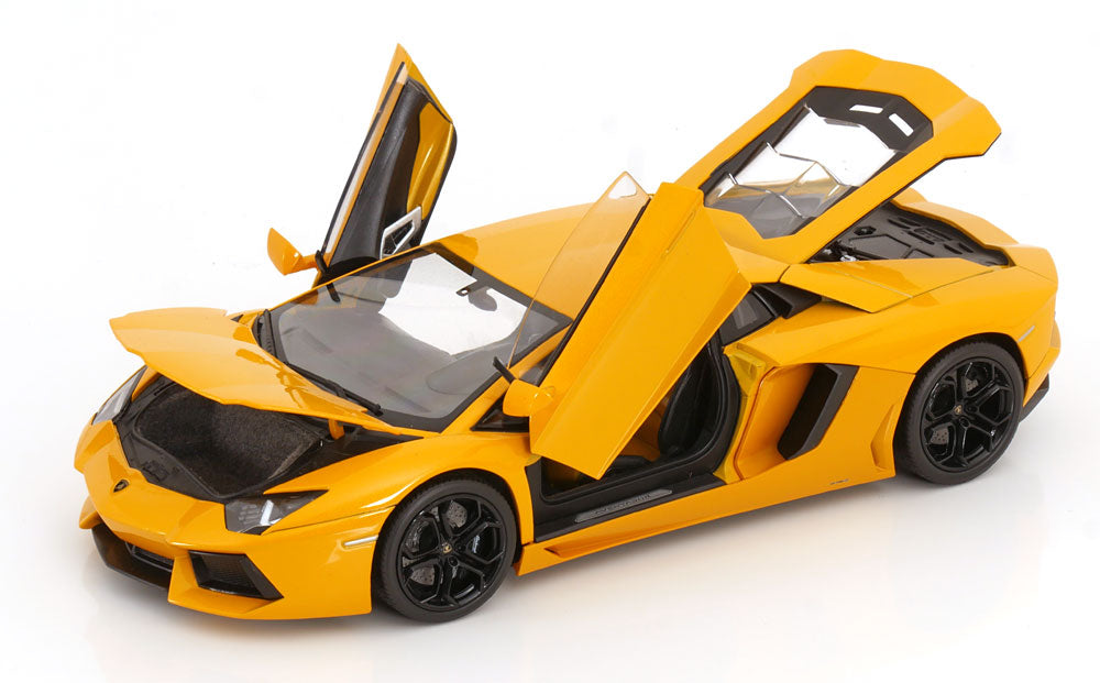 Macheta auto Lamborghini Aventador LP700-4 (2011) 1:18 Welly