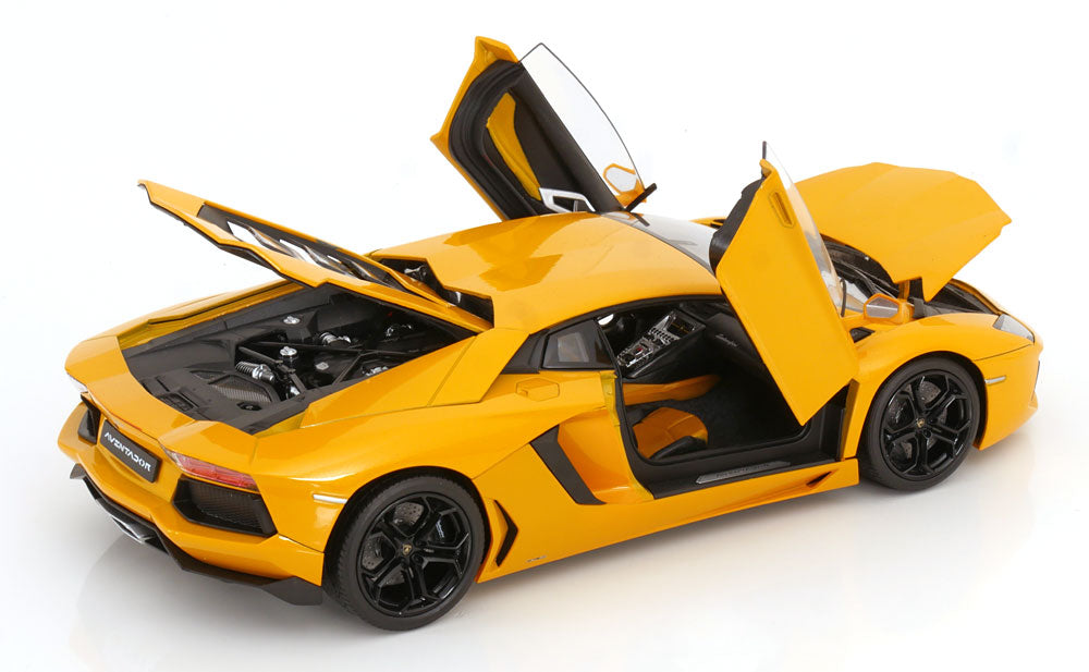 Macheta auto Lamborghini Aventador LP700-4 (2011) 1:18 Welly