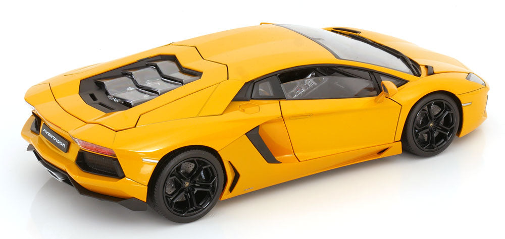 Macheta auto Lamborghini Aventador LP700-4 (2011) 1:18 Welly