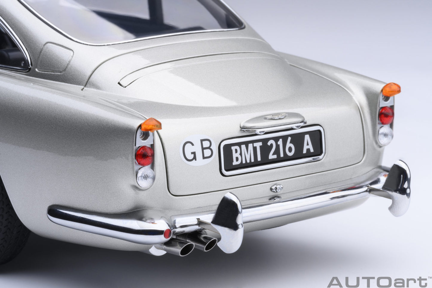 Aston Martin DB5 “Goldfinger” model car 1:18 AutoArt