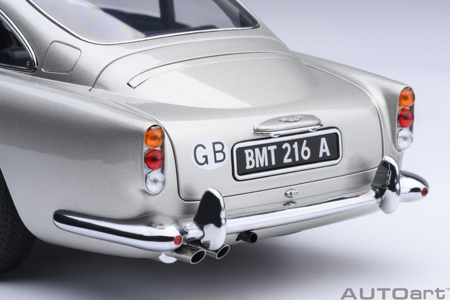 Aston Martin DB5 “Goldfinger” model car 1:18 AutoArt