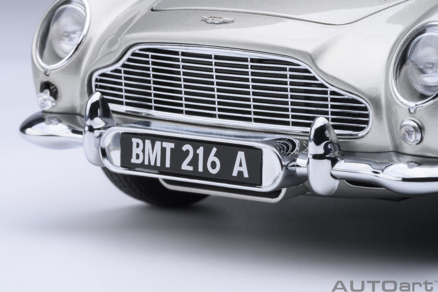 Aston Martin DB5 “Goldfinger” model car 1:18 AutoArt