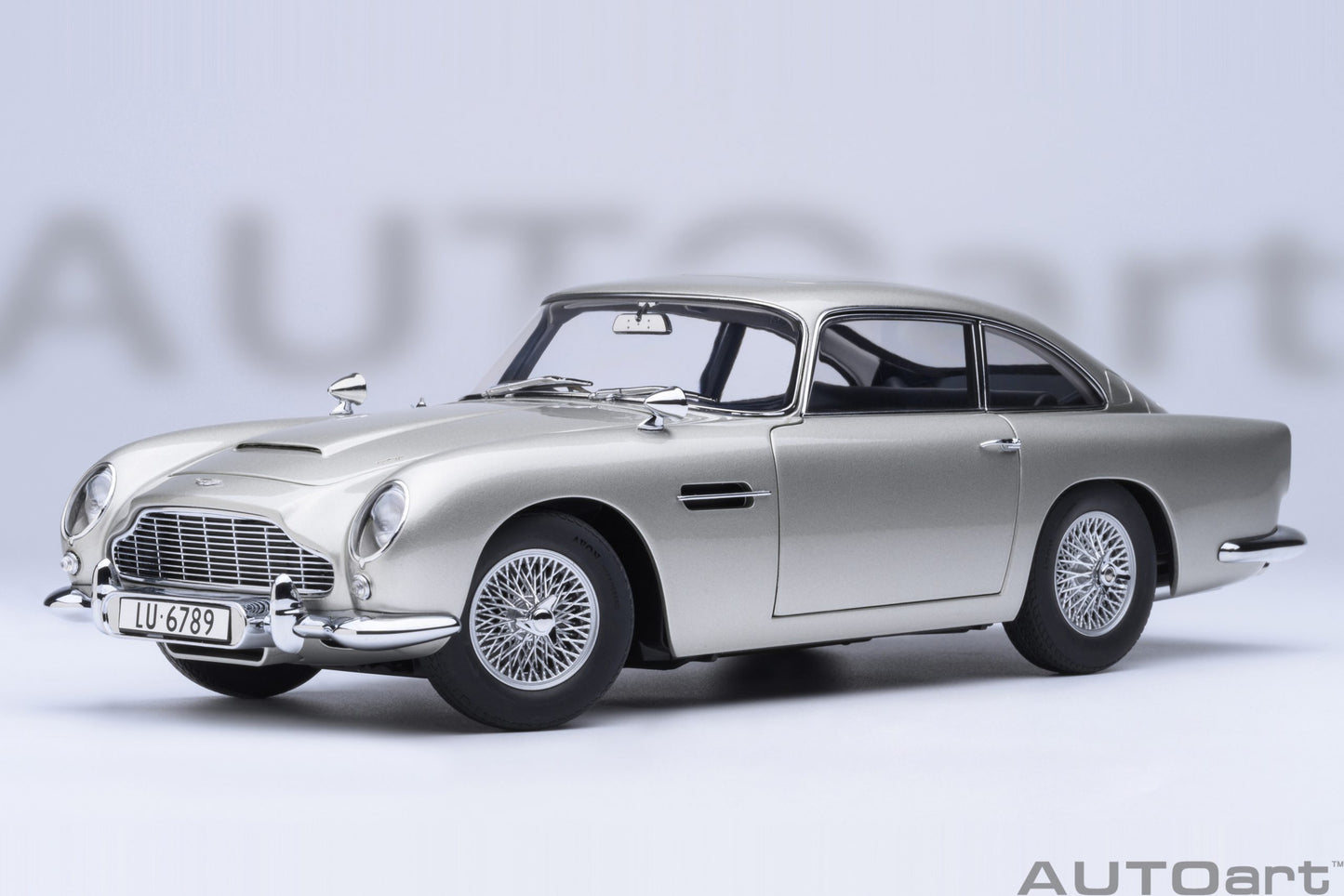 Aston Martin DB5 “Goldfinger” model car 1:18 AutoArt
