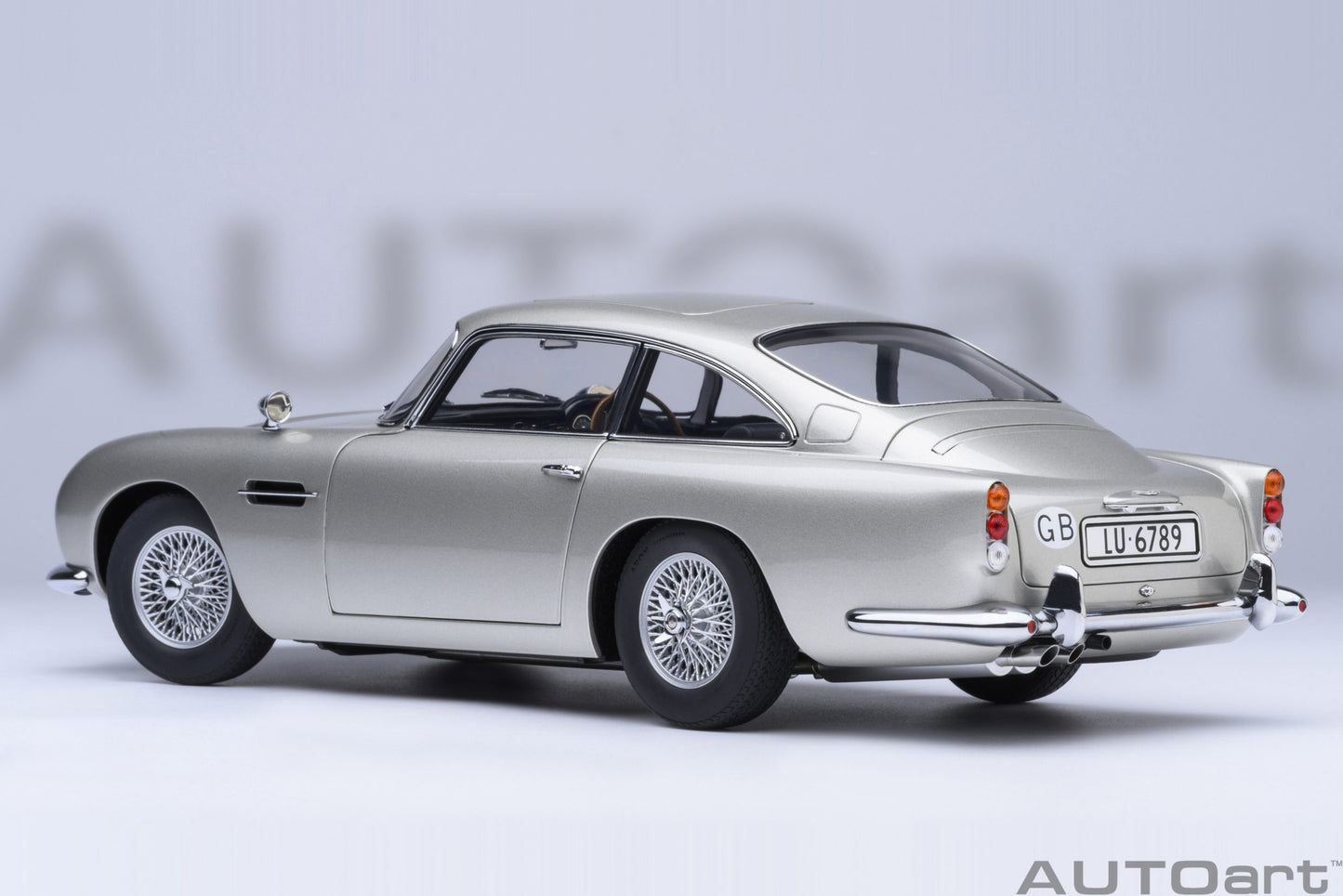 Aston Martin DB5 “Goldfinger” model car 1:18 AutoArt