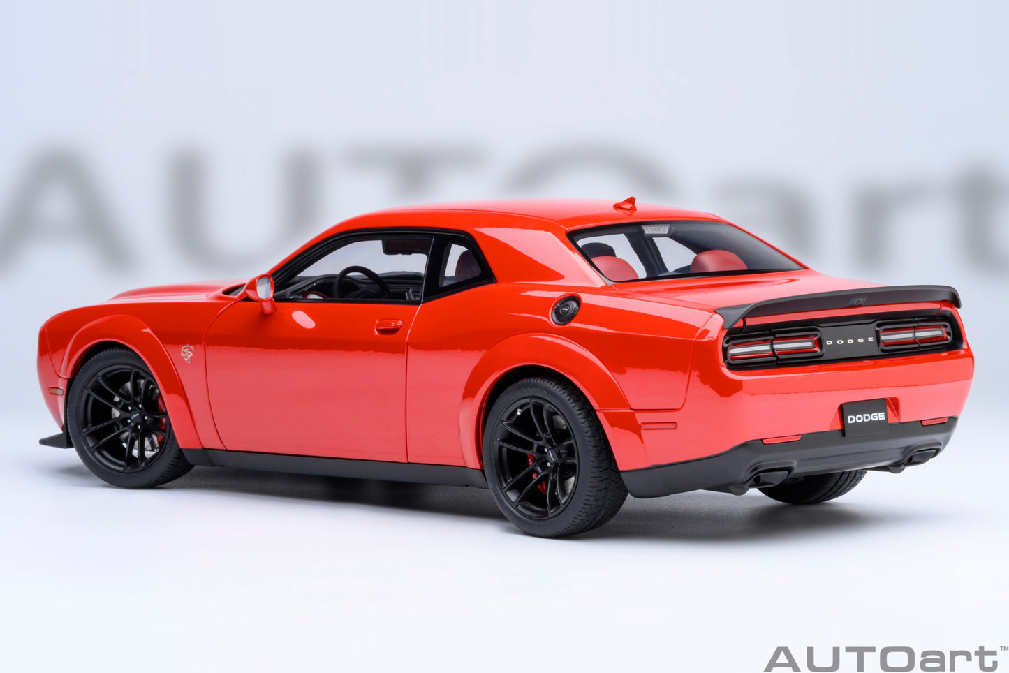 *Pre-order Dodge Challenger SRT Jailbreak 2022 (TorRed) 1:18 AutoArt model car
