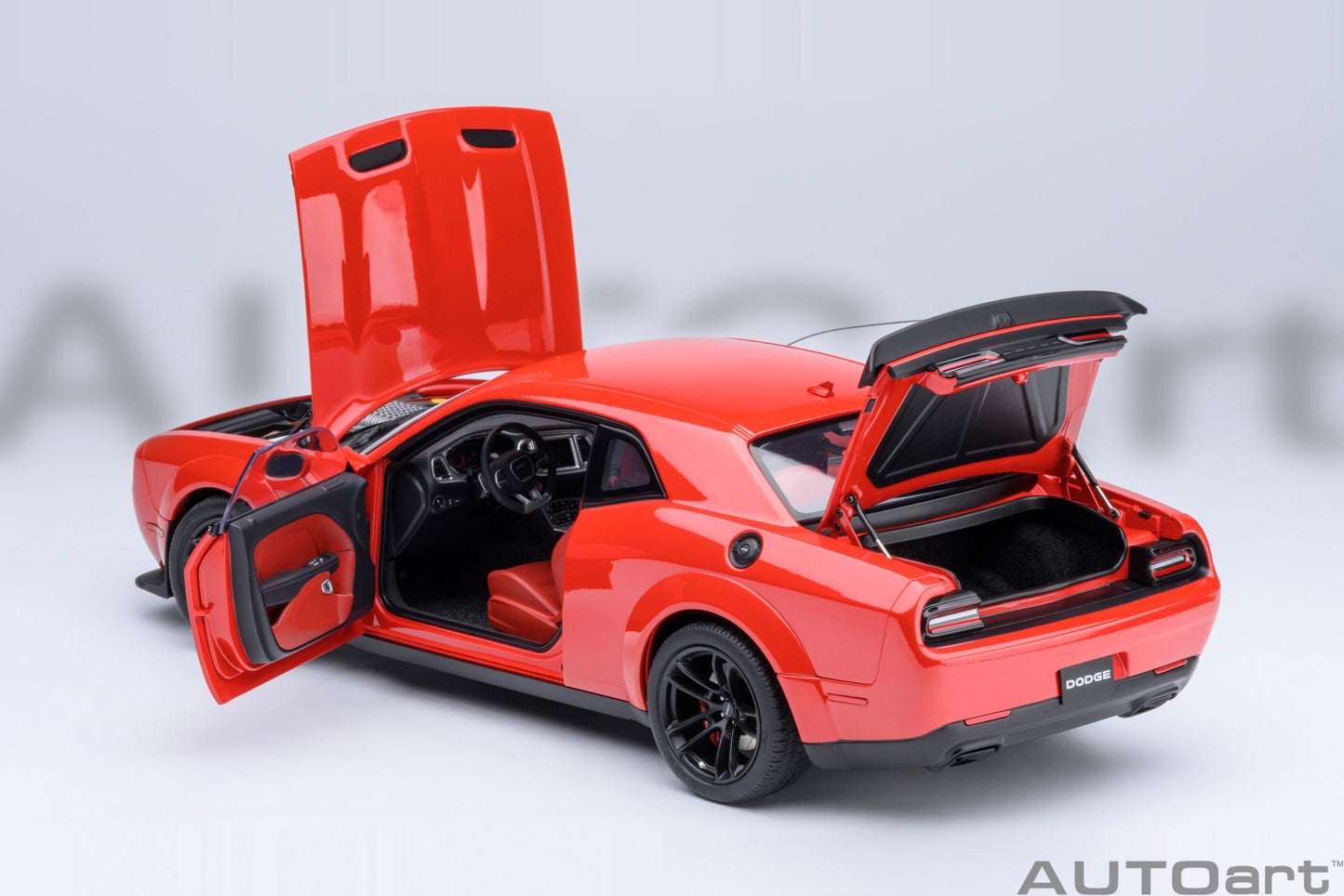 *Pre-order Dodge Challenger SRT Jailbreak 2022 (TorRed) 1:18 AutoArt model car