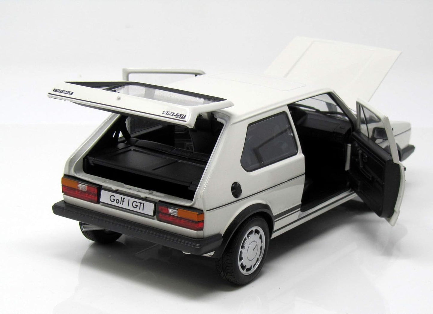 Macheta auto VW Golf I GTI (1982) 1:18 Welly