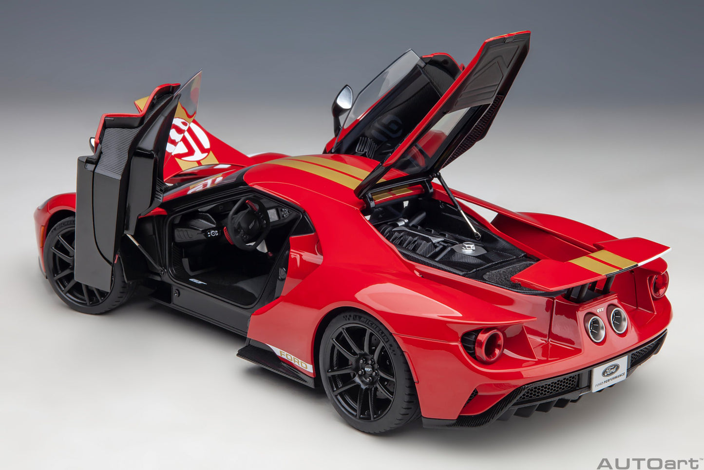 Macheta auto Ford GT 2022 Alan Mann Heritage Edition (Alan Mann Red) (2022) 1:18 AutoArt