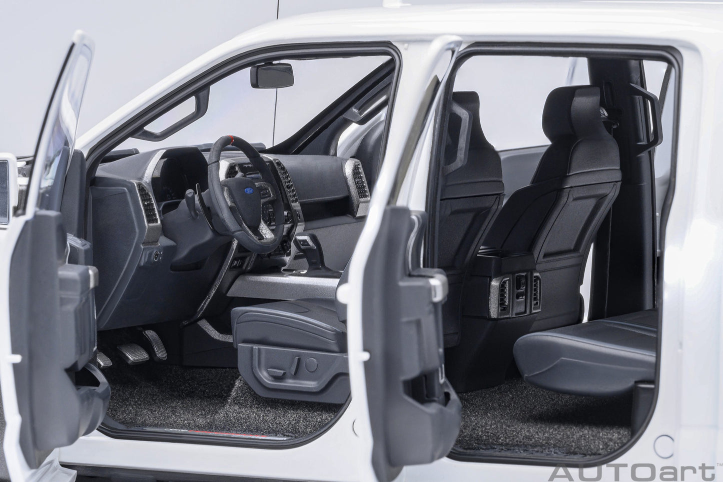 *Precomanda Macheta auto Ford F-150 Raptor Supercrew 2019 (Oxford White) 1:18 AutoArt