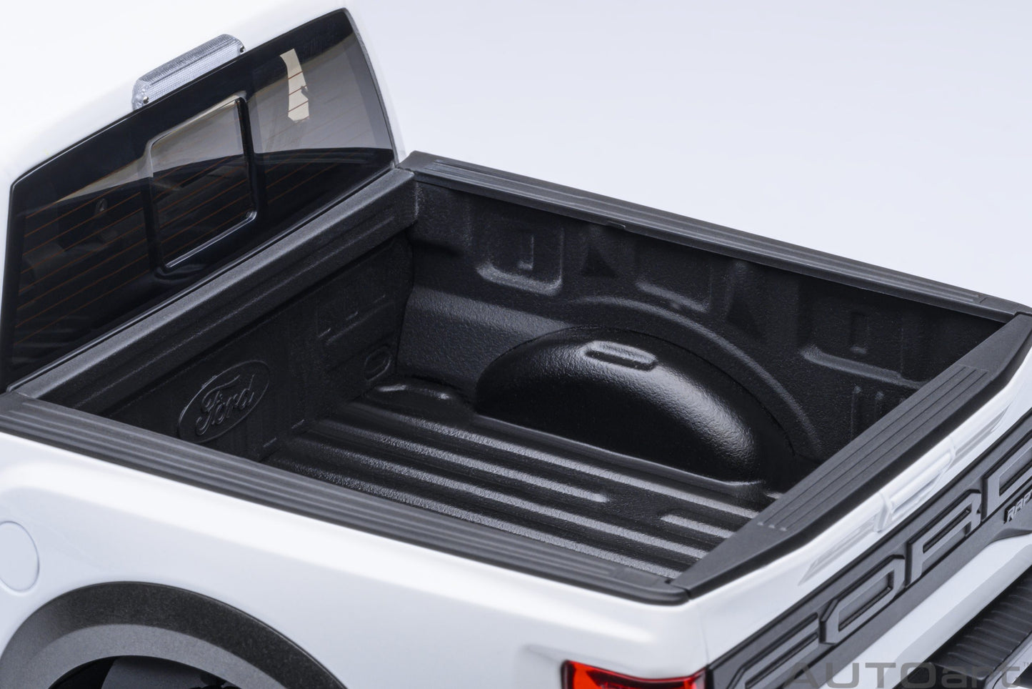 *Precomanda Macheta auto Ford F-150 Raptor Supercrew 2019 (Oxford White) 1:18 AutoArt