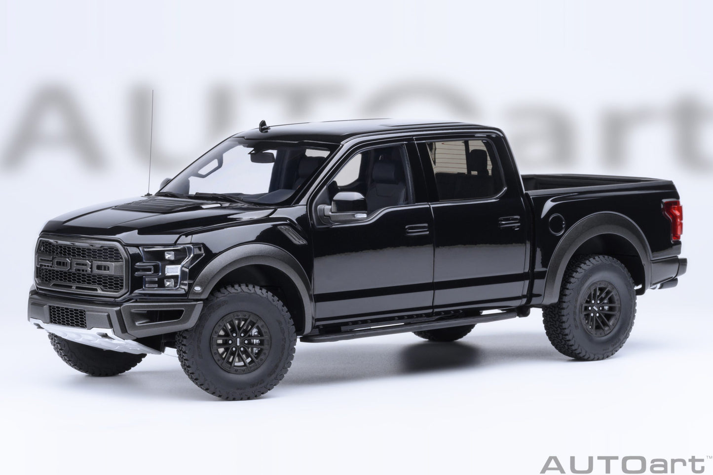 *Precomanda Macheta auto Ford F-150 Raptor Supercrew 2019 (Agate Black) 1:18 AutoArt