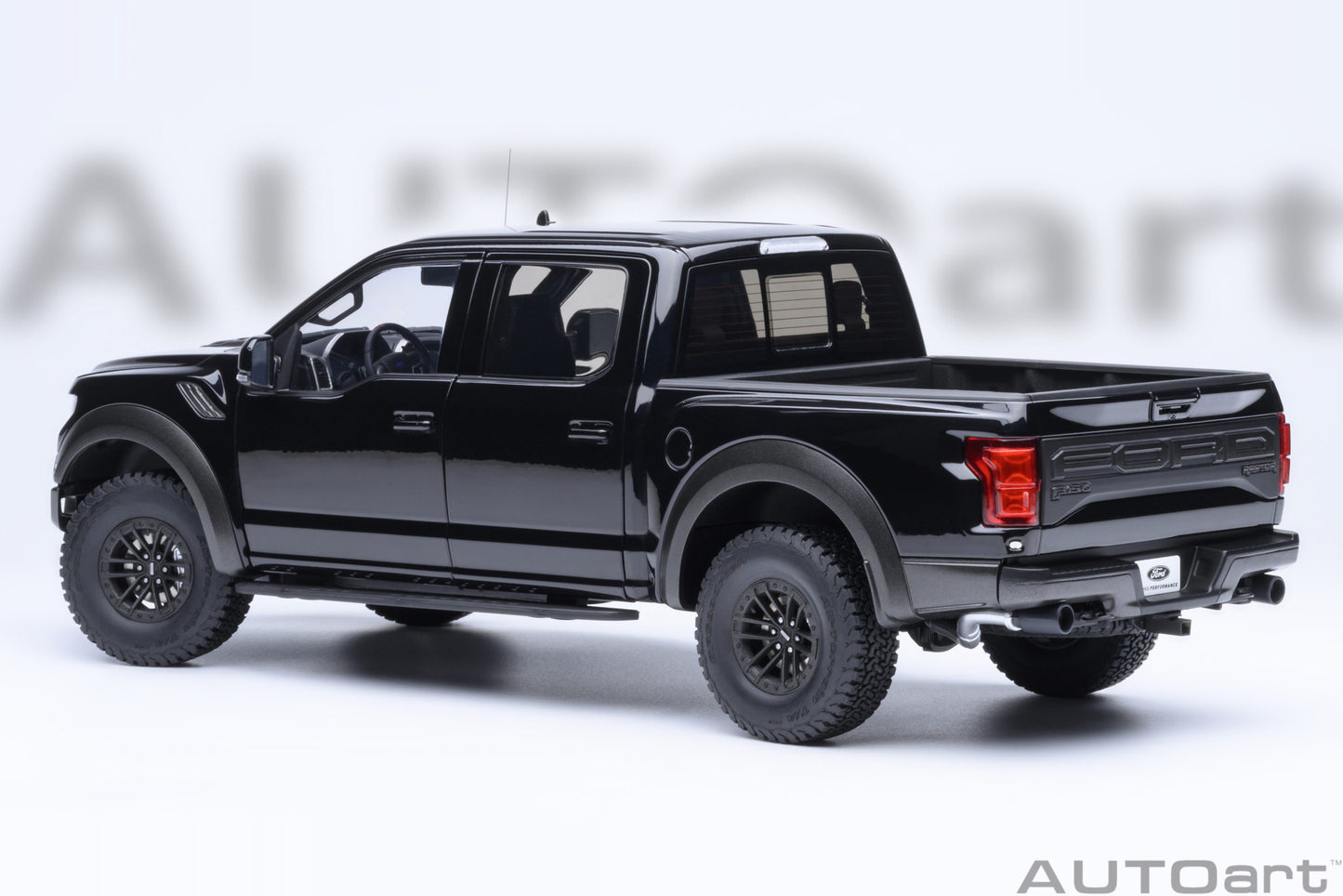 *Precomanda Macheta auto Ford F-150 Raptor Supercrew 2019 (Agate Black) 1:18 AutoArt