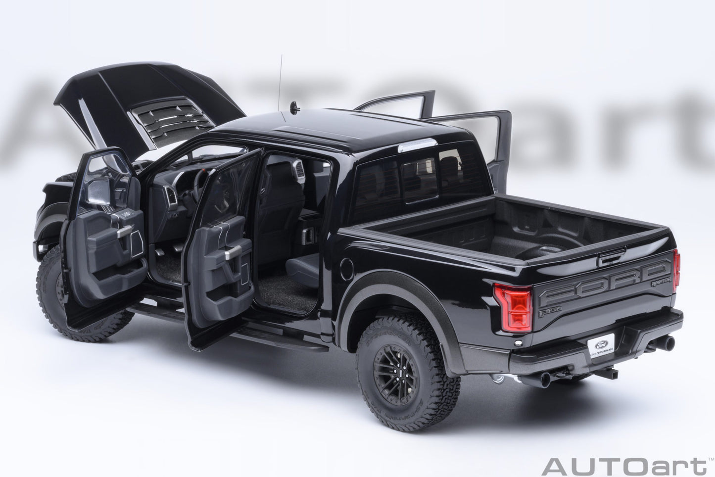 *Precomanda Macheta auto Ford F-150 Raptor Supercrew 2019 (Agate Black) 1:18 AutoArt