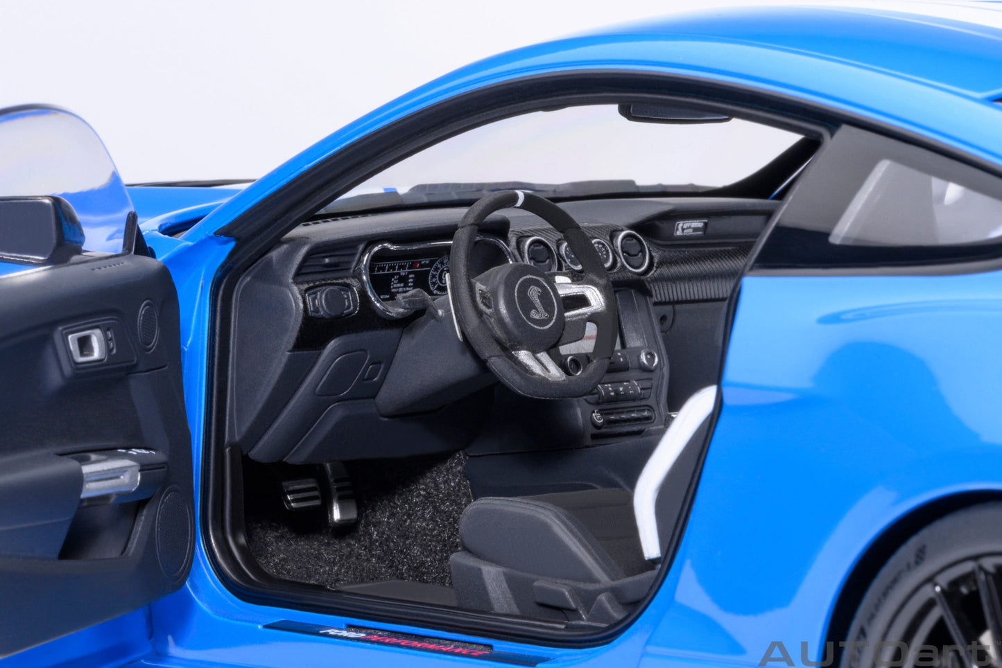 Macheta auto Ford Mustang Shelby GT500 (Grabber Blue) 1:18 AutoArt