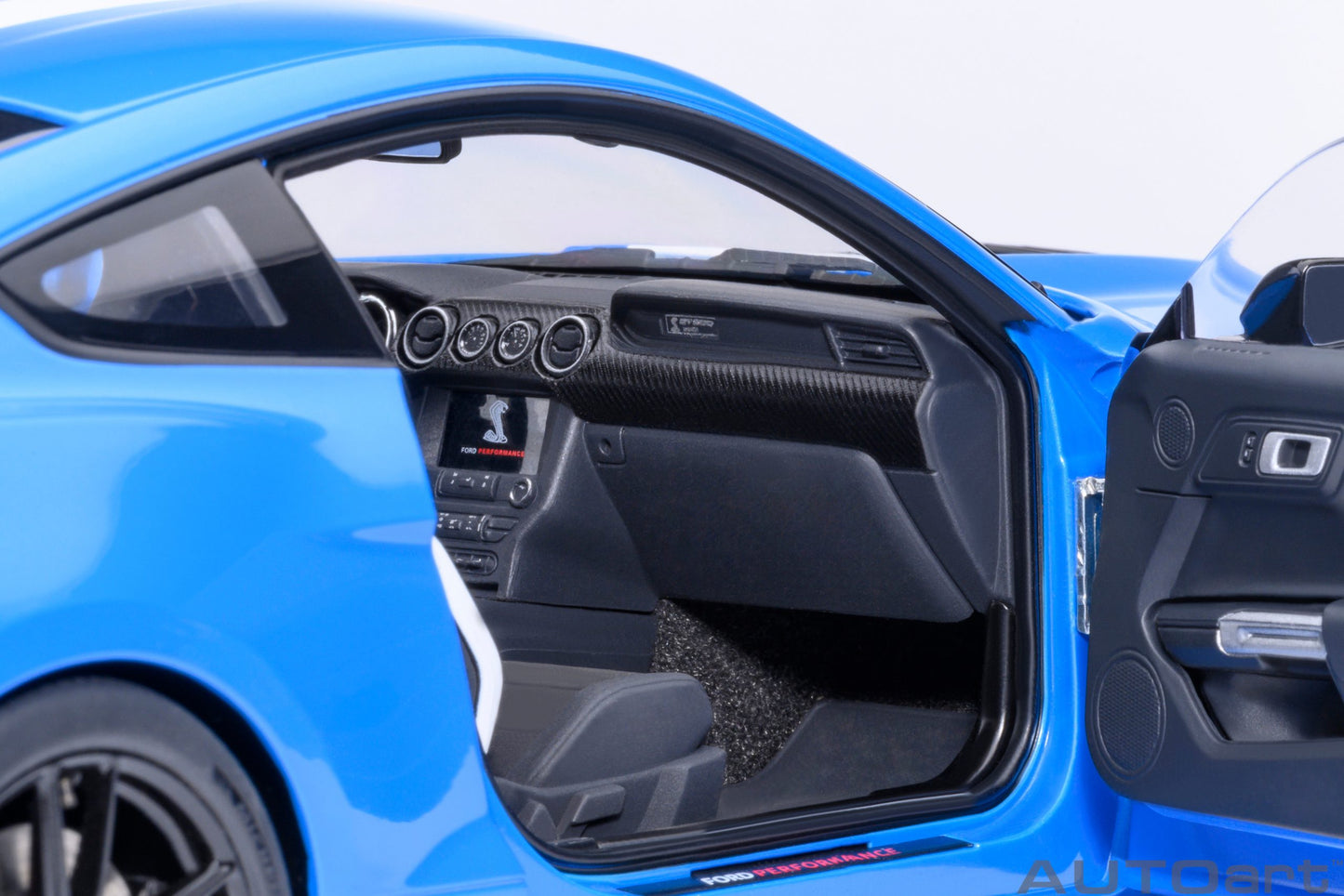 Macheta auto Ford Mustang Shelby GT500 (Grabber Blue) 1:18 AutoArt