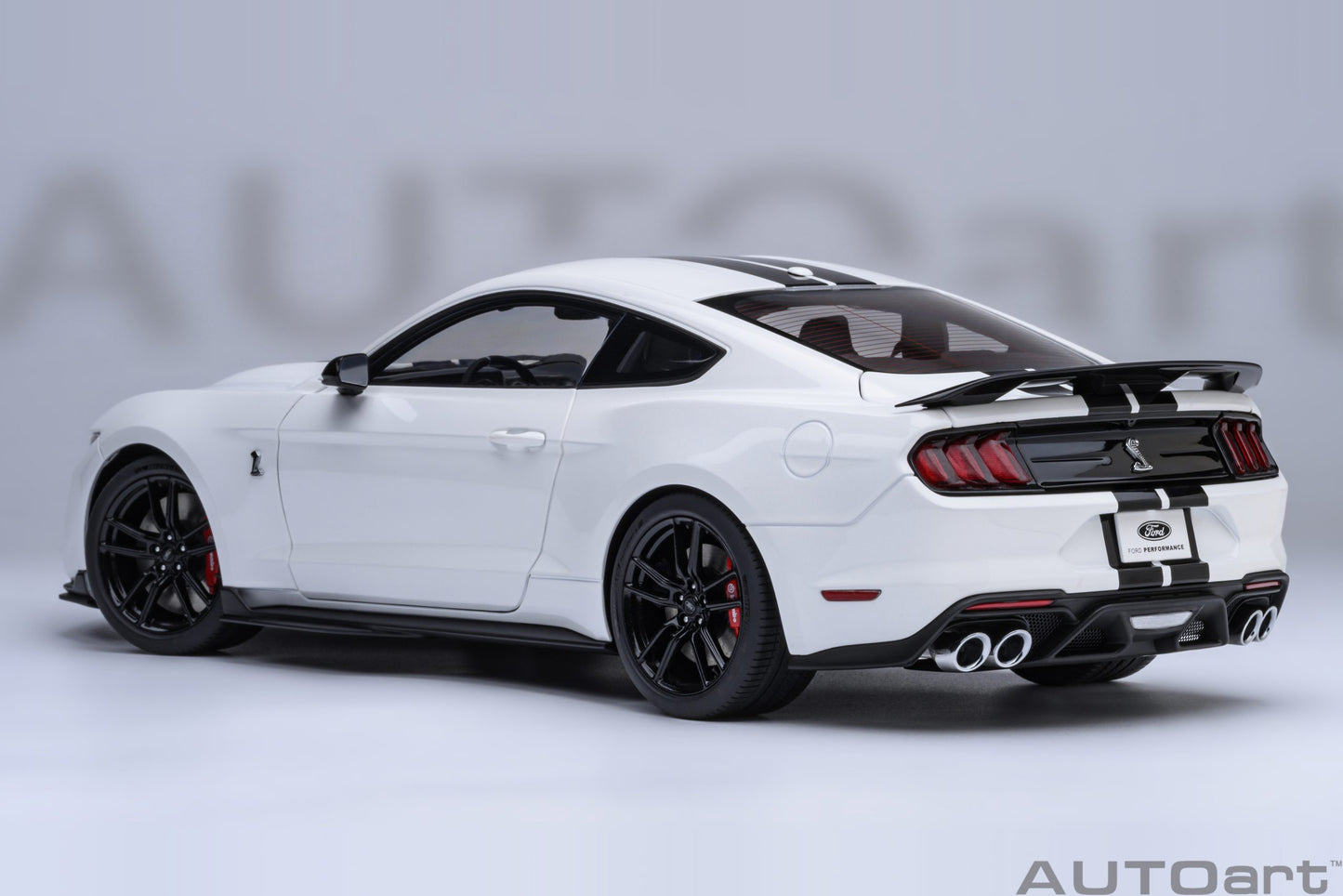 Macheta auto Ford Mustang Shelby GT500 (Oxford White) 1:18 AutoArt
